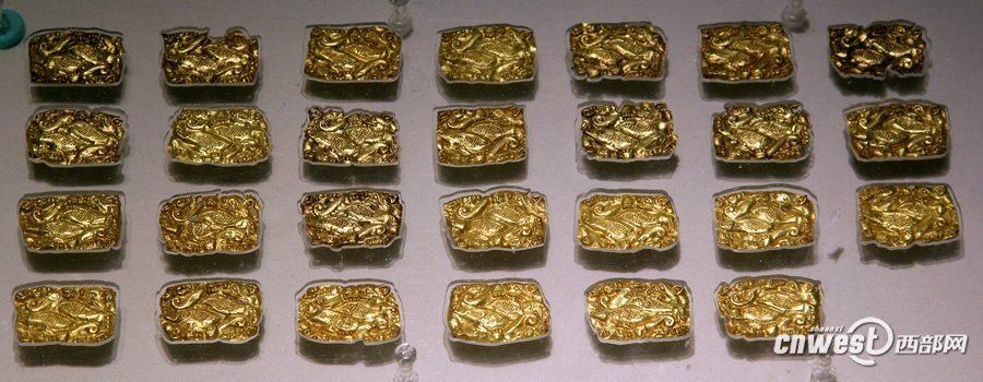 戎人墓出土的黃金牌飾。