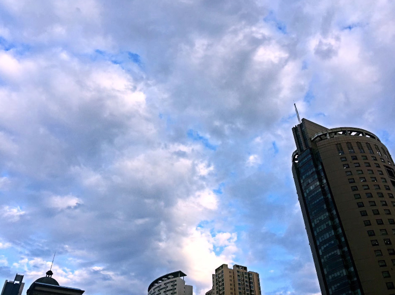 又被鄭州的藍天刷屏！隨便一拍就是手機壁紙