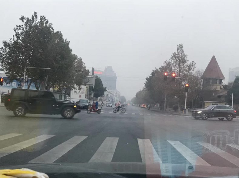 限行第一天！鄭州的早高峰是這個(gè)樣子的