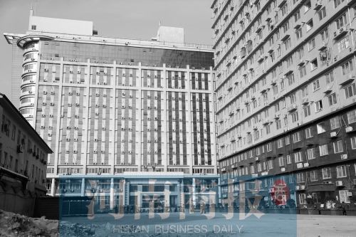 因購(gòu)房尾款沒有交齊，鄭州一小區(qū)多戶業(yè)主的生活用水被停掉，有的連續(xù)半個(gè)月沒水吃。