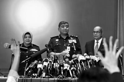 馬來(lái)西亞總警察長(zhǎng)答記者問(wèn)。記者陶冉 攝