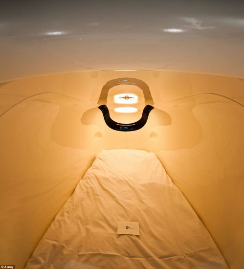 日本機場出現(xiàn)膠囊旅館 房間袖珍長2米高1米(圖) 日本機場出現(xiàn)膠囊旅館 房間袖珍長2米高1米(圖)