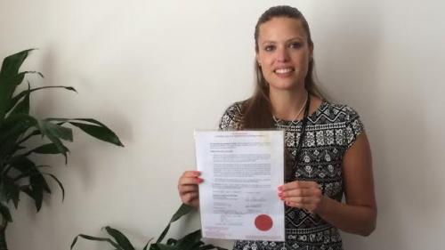 勞拉·E·S·馬修斯的護(hù)照簽名欄用的是L.Skywalker（L.天行者）。