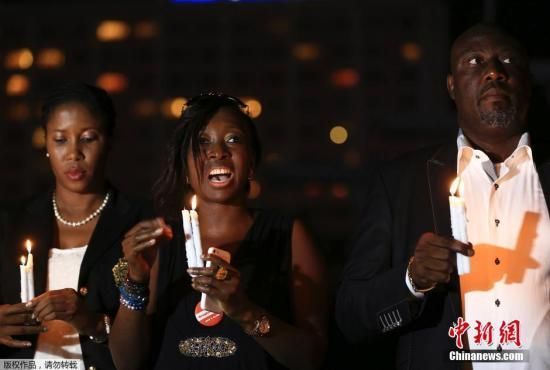 　資料圖：當(dāng)?shù)貢r間2014年8月26日，尼日利亞阿布賈，民眾舉行“帶回我們的女孩”活動為埃博拉病毒感