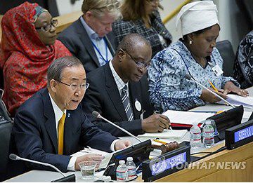 為應(yīng)對埃博拉疫情，秘書長潘基文主持召開高級別會議。