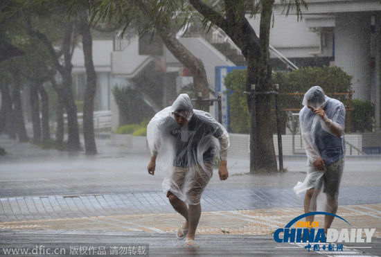 超強(qiáng)臺風(fēng)來襲 沖繩300多航班取消17人受傷 超強(qiáng)臺風(fēng)來襲 沖繩300多航班取消17人受傷