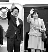 11月9日中午，日本首相安倍晉三攜夫人安倍昭惠乘坐日本政府專機(jī)來到北京，參加APEC北京峰會(huì)。安倍在啟程前再次對(duì)媒體強(qiáng)調(diào)了改善中日關(guān)系的意愿，稱“改善兩國關(guān)系的想法從來沒有改變過”。