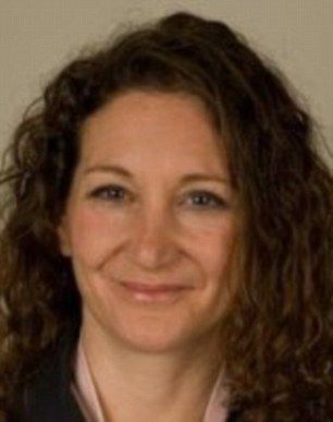 世衛(wèi)組織流感專(zhuān)家芒福德博士指出，H5N8病毒有可能會(huì)傳染給人。