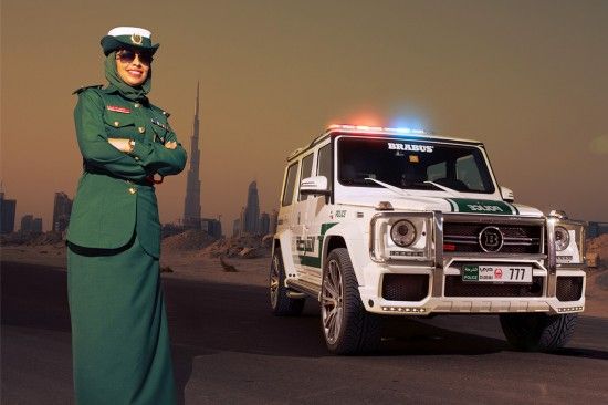 俄媒盤點世界最奇葩交警:騎駱駝開拖拉機(jī)(圖) 俄媒盤點世界最奇葩交警:騎駱駝開拖拉機(jī)(圖)