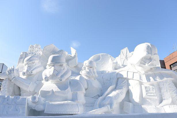 日本“星球大戰(zhàn)”冰雕大放異彩 日本“星球大戰(zhàn)”冰雕大放異彩