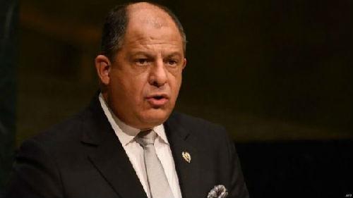 哥斯達黎加總統(tǒng)路易斯·索利斯表示，政府亟需資金因應(yīng)財政赤字，但中國提供10億美元貸款的時機仍未成熟。（圖片來源：英國廣播公司網(wǎng)站）