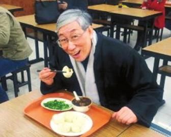 吳頌今到慶豐包子鋪找靈感。