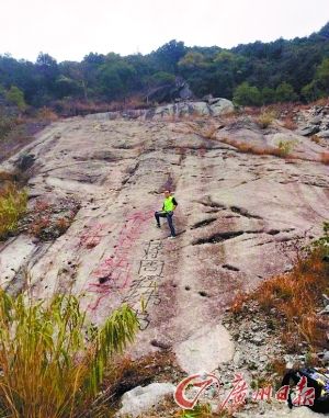 “蔣周經(jīng)緯”上傳的涂鴉圖。加油轉(zhuǎn)過彎就到了蔣周經(jīng)緯書。網(wǎng)絡(luò)截圖