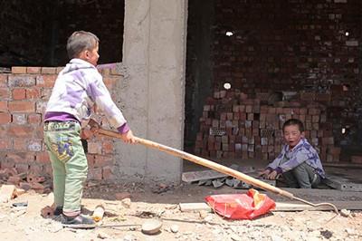 首例三鹿奶粉患兒曝光 比同齡孩子發(fā)育小 首例三鹿奶粉患兒曝光 比同齡孩子發(fā)育小