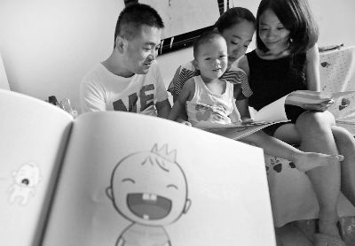 北京一對夫妻自制寶寶斷奶“神書”被網(wǎng)友點(diǎn)贊 北京一對夫妻自制寶寶斷奶“神書”被網(wǎng)友點(diǎn)贊