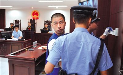 宣判后，馬凱被帶出法庭時(shí)，沖著旁聽席上的姐姐喊道：“照顧好媽”。