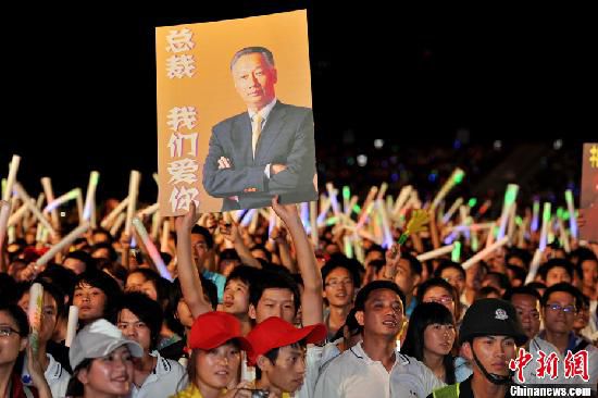 資料圖：2011年深圳富士康舉辦慈善晚會(huì)。