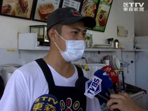 老板表示，妻子的主治醫(yī)師也說(shuō)過(guò)，確實(shí)有“驚嚇導(dǎo)致流產(chǎn)”的案例。