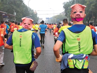 參賽現(xiàn)場(chǎng)，有“猴哥”就有“豬八戒”。