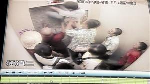 挖出的墻洞能讓一個身材嬌小的男子鉆出。