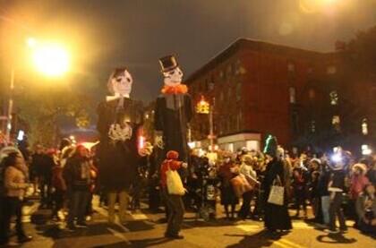 年底將近，派對(duì)集中，如何讓子女免受不良人士的侵犯，家長需要警惕并提醒子女注意。（美國《世界日?qǐng)?bào)》/黃伊奕 攝）