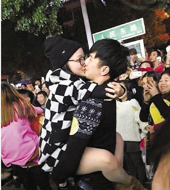 雖只是縣城的比賽，但水準(zhǔn)著實(shí)不低，居然有選手采用考拉式。