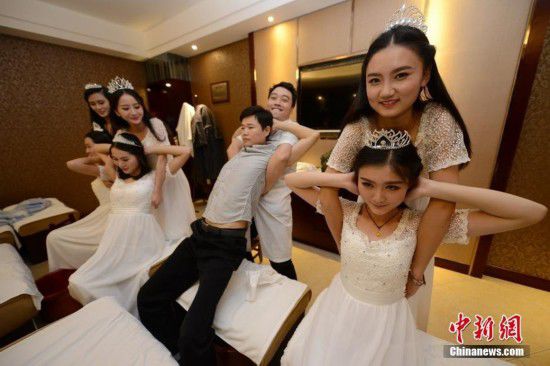 湖南十大?；w到足浴店學理療按摩(圖)