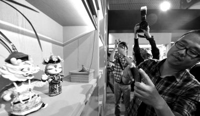 北京故宮吉祥物“壯壯”和“美美”昨天首度對(duì)外亮相。中新社發(fā)