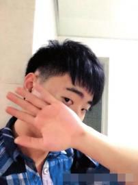 事發(fā)前，小曾發(fā)出一張剛剛剪完短發(fā)的照片。