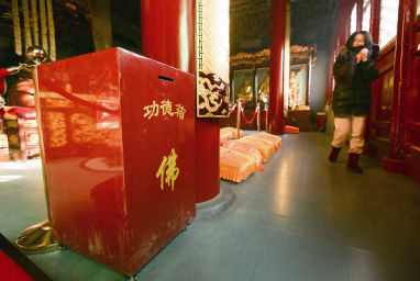 景區(qū)私設(shè)的功德箱已全部撤換，留下的功德箱屬于僧眾