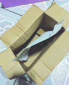 拼多多團(tuán)購(gòu)面膜，結(jié)果送來(lái)一個(gè)空盒、一張紙條。