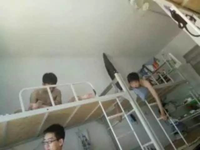 這個(gè)學(xué)校的男生宿舍火了！女同學(xué)都喊著要嫁