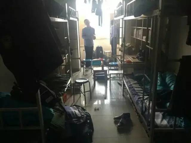 這個(gè)學(xué)校的男生宿舍火了！女同學(xué)都喊著要嫁