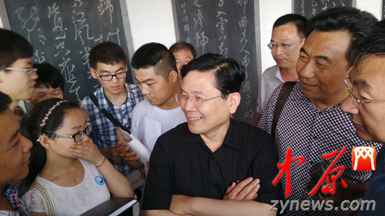 余光中、汪國真做客杜甫故里 共話詩圣家國情懷