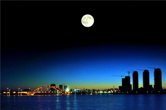 賞月之旅，讓愛像滿月一樣皎潔（資料圖）