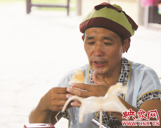 小孩小孩你別急 吹個(gè)糖人逗逗你