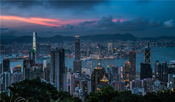 不要溫和地走進那個良夜 因為夜太美！