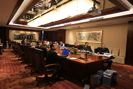 專家觀看景觀質(zhì)量匯報(bào)片 專家觀看景觀質(zhì)量匯報(bào)片