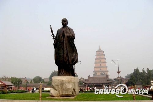 樹立于大雁塔前的唐玄奘像,他是中印兩國悠久交流史的代表人物。