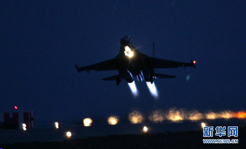 中國空軍在西北戈壁展開多機(jī)種聯(lián)合夜間對抗