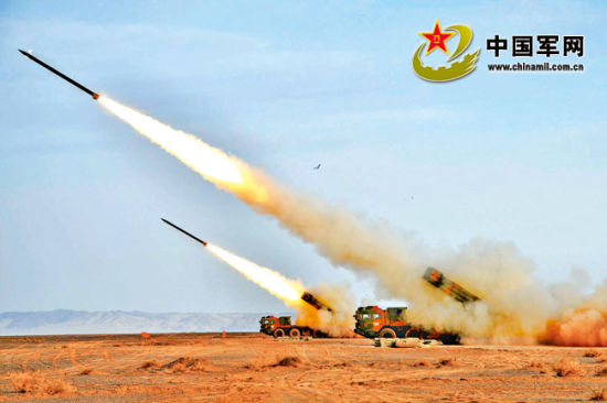 某新型火箭炮實施精確打擊。劉文峰攝