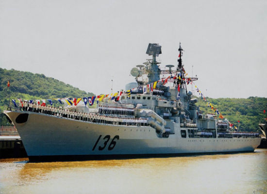 資料圖：東海艦隊(duì)的杭州號(hào)驅(qū)逐艦。