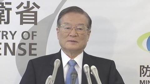 日本防衛(wèi)省森本敏16日上午出席記者會(huì)。