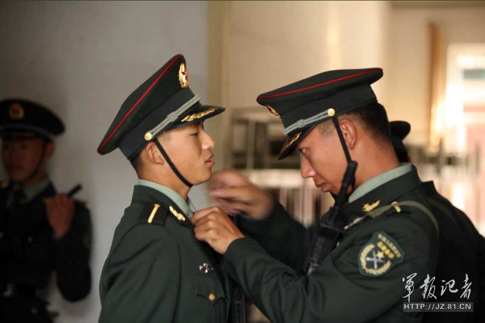 走進(jìn)裝甲兵工程學(xué)院2012級(jí)新生閱兵場(chǎng) 走進(jìn)裝甲兵工程學(xué)院2012級(jí)新生閱兵場(chǎng)