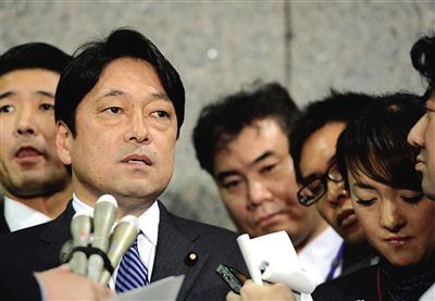 2月5日晚，日本防衛(wèi)省大臣小野寺召開緊急記者會，公開日本自衛(wèi)隊軍艦被中國軍艦雷達(dá)瞄準(zhǔn)的消息。據(jù)稱，首相安倍晉三親自下達(dá)了公開的指令。