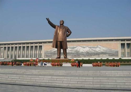 韓國稱或利用導(dǎo)彈對平壤等大城市的金日成、金正日銅像進行精密打擊