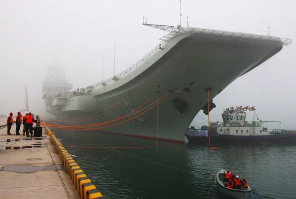 資料圖：遼寧艦停泊軍港。