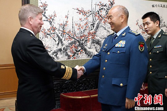 5月6日下午，中共中央軍委副主席許其亮空軍上將，在北京八一大樓會見來華進行正式友好訪問的芬蘭國防參謀長蘭尼科海軍中將一行。中新社發(fā) 宋吉河 攝