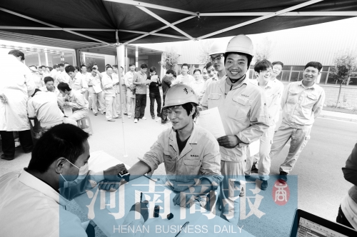 獻(xiàn)血團體正在獻(xiàn)血