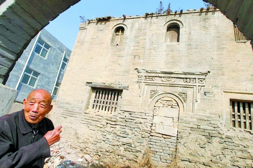 為保護古民宅，鄭州北四環(huán)繞開5米